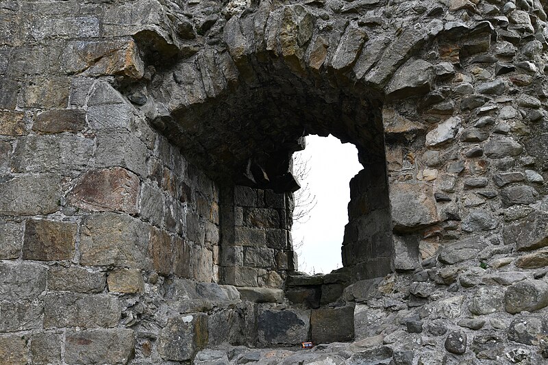 File:Whittington Castle, North tower window - geograph.org.uk - 6137185.jpg