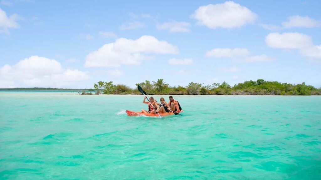 Laguna Bacalar kayaking