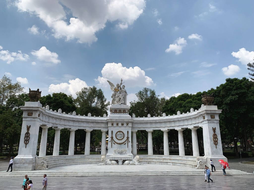 One of the many monuments along the Paseo de la Reforma in mexico city