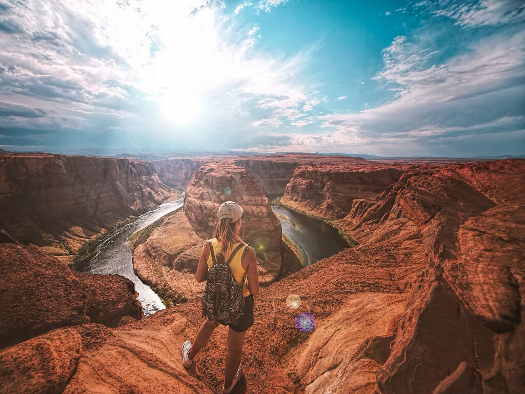 Safety tips for women traveling alone.